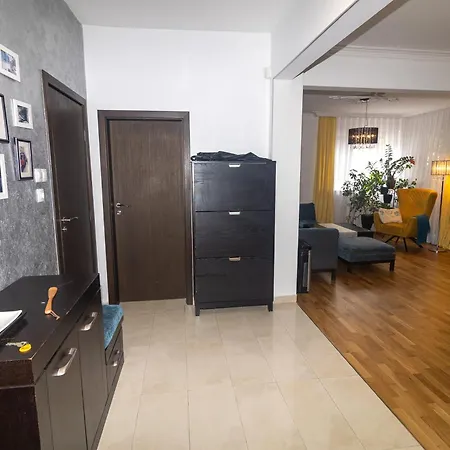 Elegant & Spacious Near Ndk *