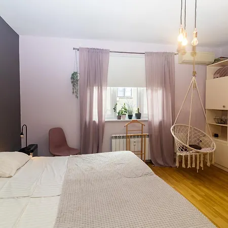 Apartment Elegant & Spacious Near Ndk